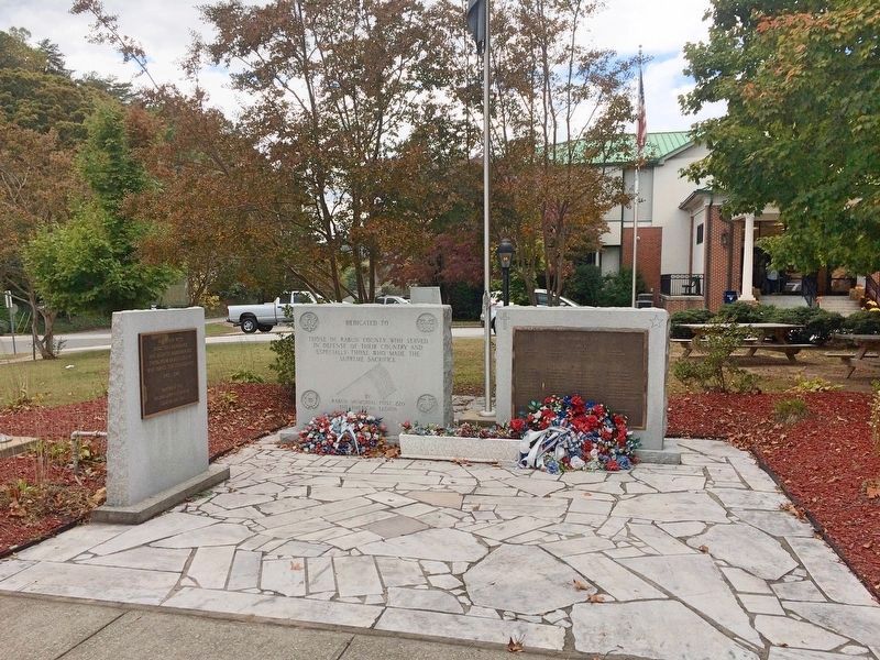 Rabun County Confederate Monument on left with Courthouse in background.. Click for full size. Rabun County Confederate Monument on left with Courthouse in background. image. Click for full size.