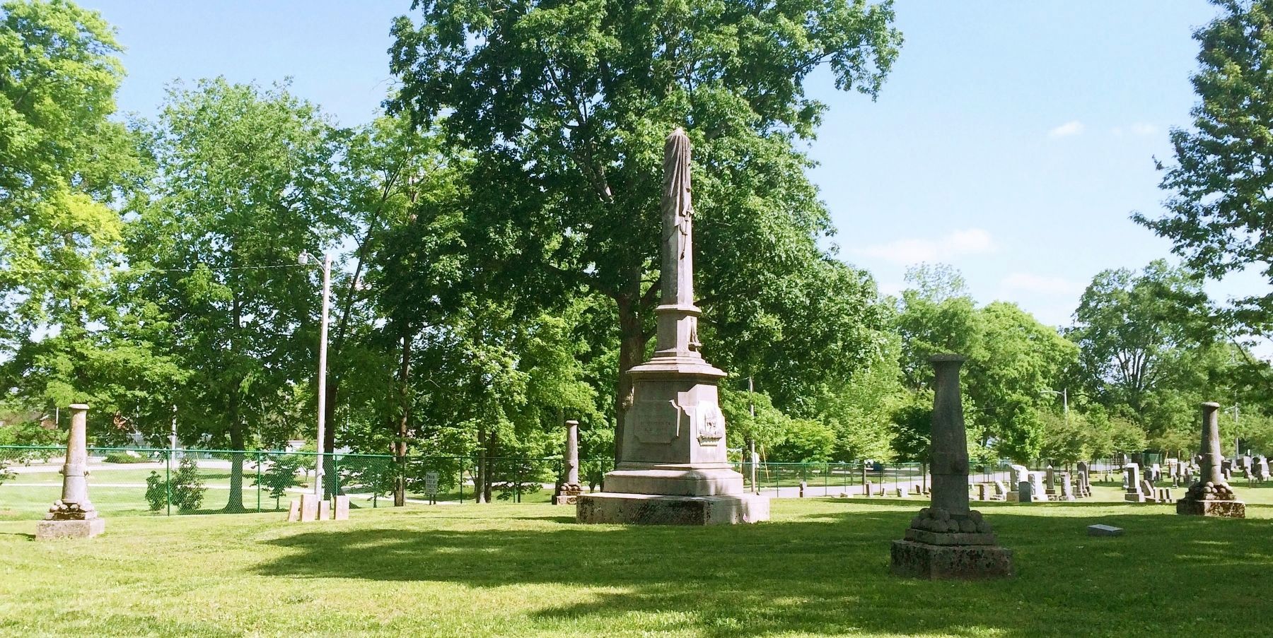 Confederate Monument showing the four 8-foot statues of cannons on each corner. image. Click for full size.