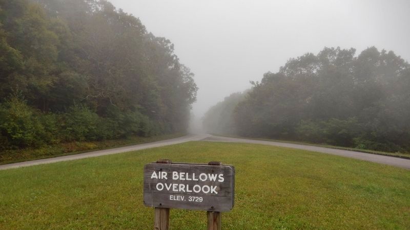 Air Bellows Overlook Sign (<i>view from Blue Ridge Parkway northbound; marker to right of here</i>) image. Click for full size.