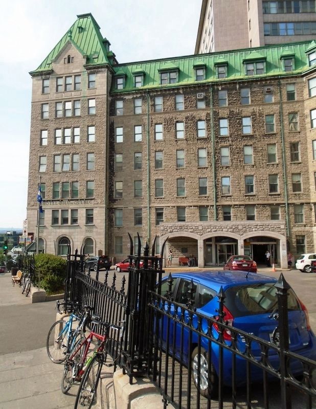 L'Hôtel-Dieu-de-Québec. Click for full size. L'Hôtel-Dieu-de-Québec image. Click for full size.
