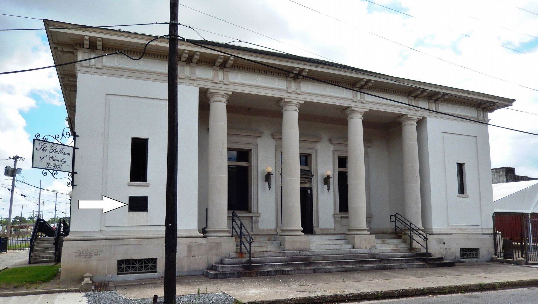 Crowley Louisiana Post Office 1913 Marker (<i>wide view; marker visible near northeast corner</i>) image. Click for full size.