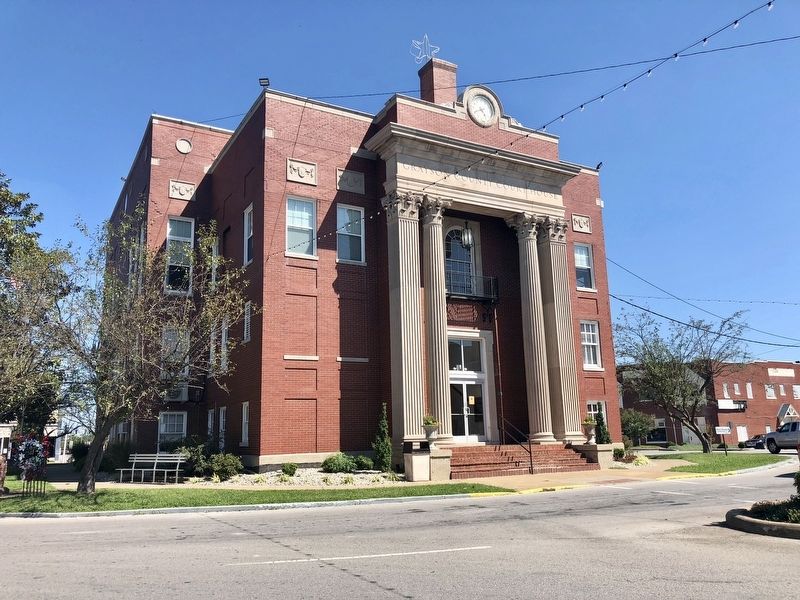 Grayson County Courthouse where the marker was located. image. Click for full size.