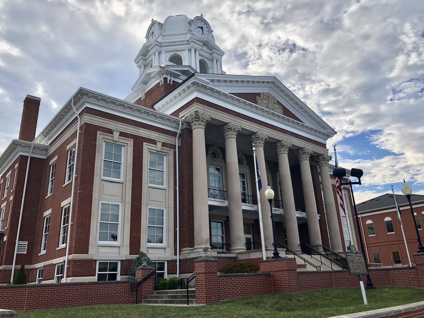 Muhlenberg County Courthouse and the marker. image. Click for full size.
