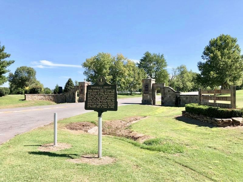 Missing Camp Breckinridge marker was on left (empty pole) of marker shown. image. Click for full size.