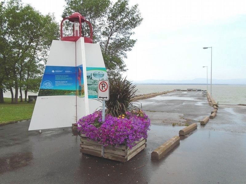 Le quai et la Vill�giature / The Quay and Village Life Marker image. Click for full size.