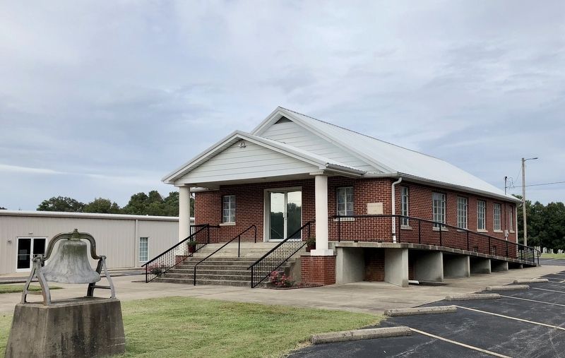 Marker is located in front of the Fairdealing Church of Christ. image. Click for full size.