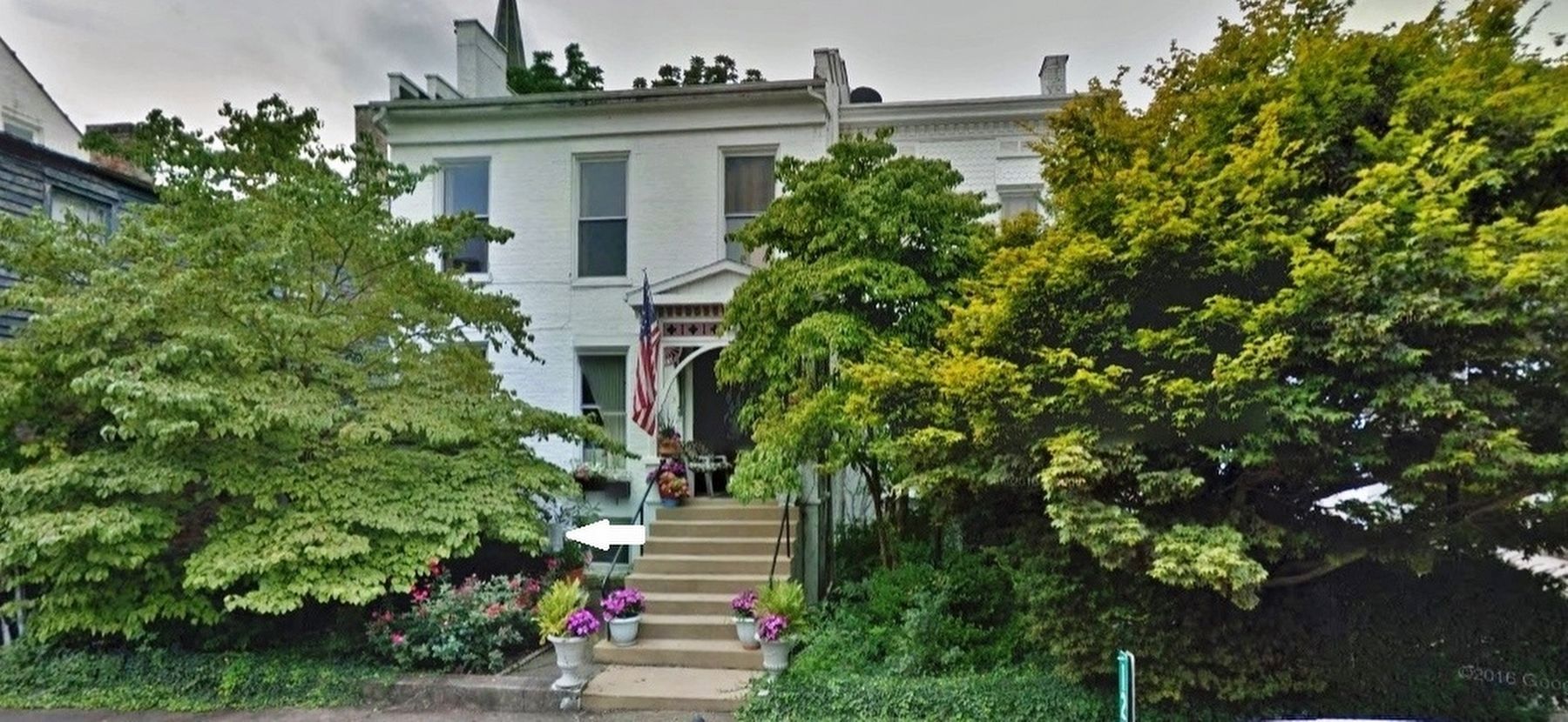 Shackleford Residence (<i>wide view from West 3rd Street; marker visible left of sidewalk</i>) image. Click for full size.