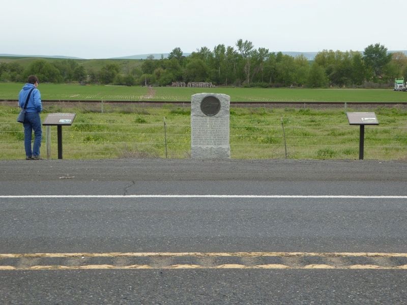 Old Oregon Trail Memorial image. Click for full size.