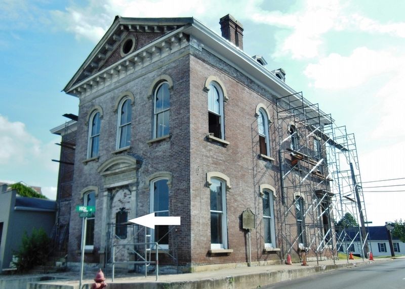 Bourbon County World War 1 Monument (<i>wide view from High Street; marker on building front</i>). Click for full size. Bourbon County World War 1 Monument (<i>wide view from High Street; marker on building front</i>) image. Click for full size.