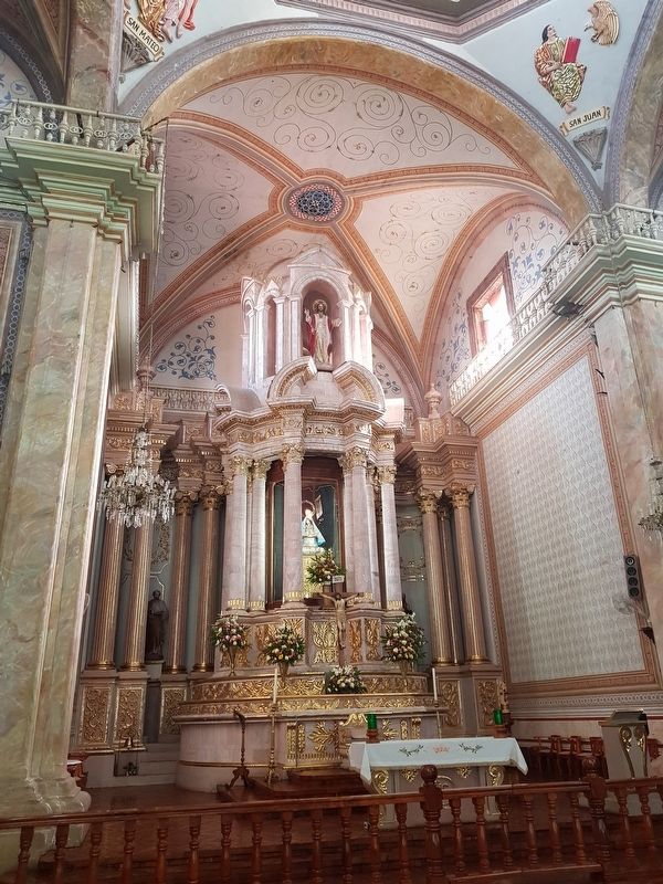 The altar of the Parish of Nuestro Seora de los Dolores image. Click for full size.