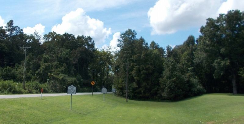 Exhibit D: A view of Bennett’s Home (K-257) marker, facing west along Nansemond Parkway. image. Click for full size.