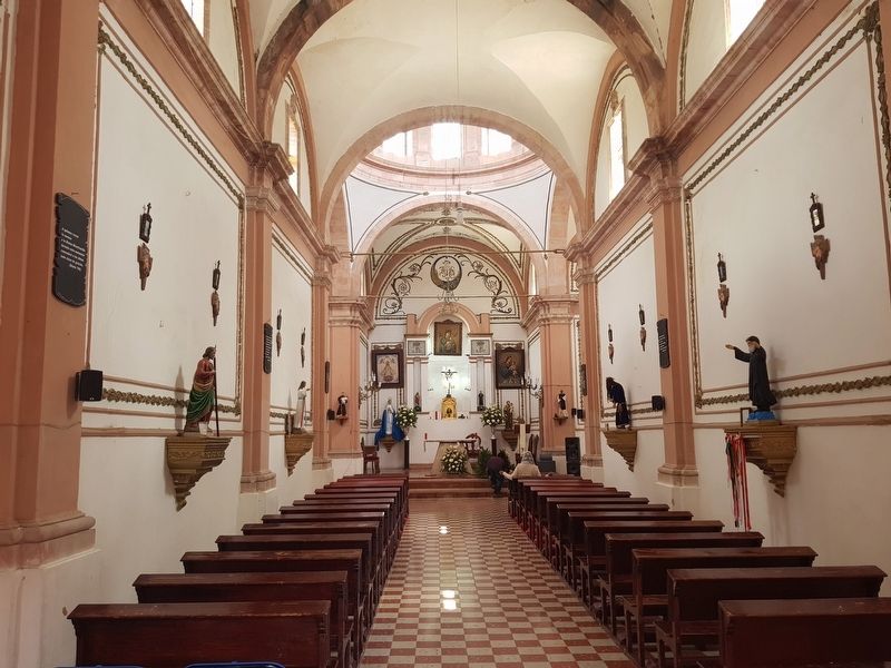 An interior view of "El Socorrito" Temple image. Click for full size.
