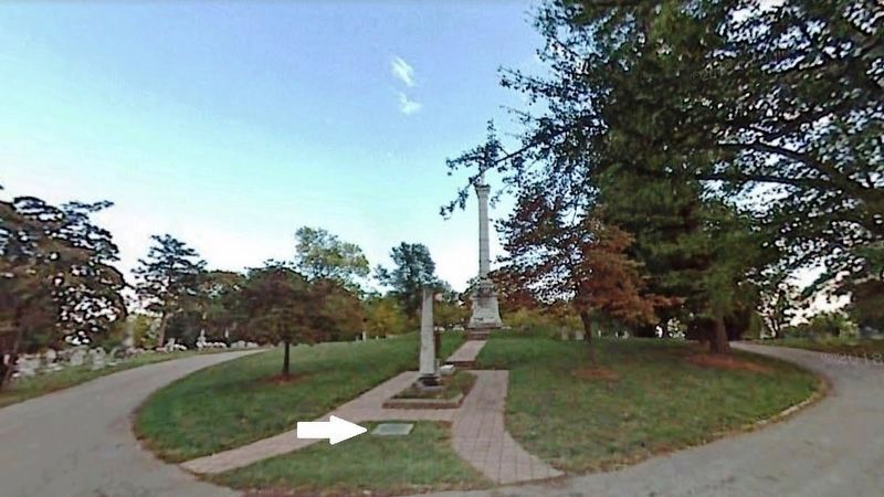Kentucky's State Mound Marker & War Memorial (<i>wide view; marker visible in foreground</i>) image. Click for full size.