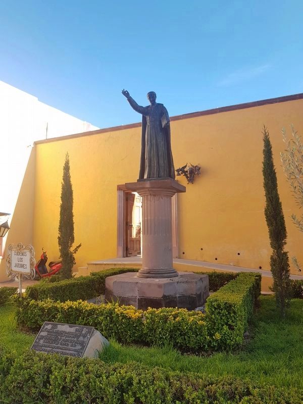 A statue of Father Gonzalo de Tapia and Marker image. Click for full size.
