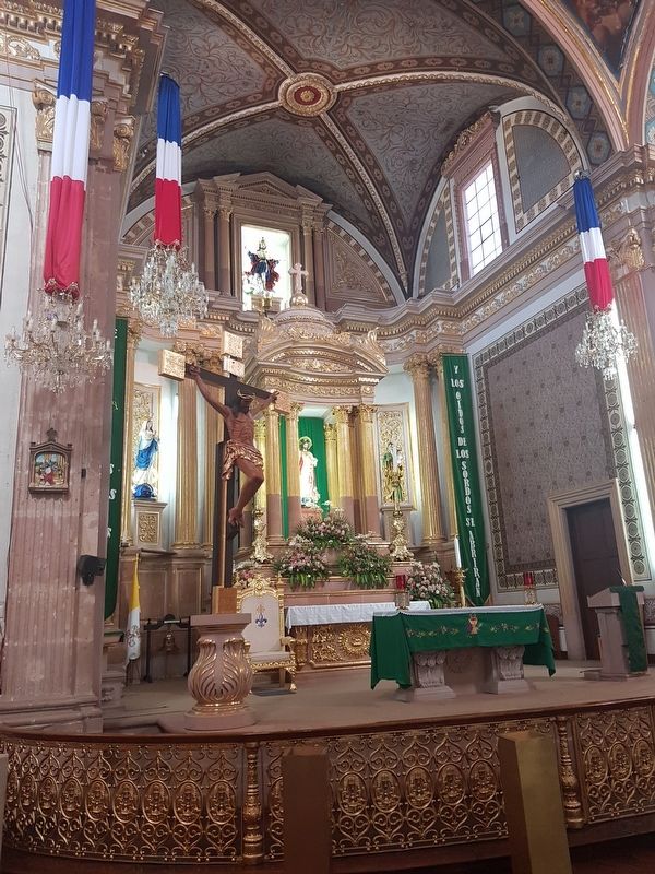 The altar of the Parish Church of San Luis Rey image. Click for full size.