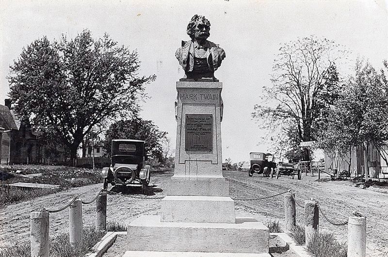 Mark Twain Monument image. Click for full size.