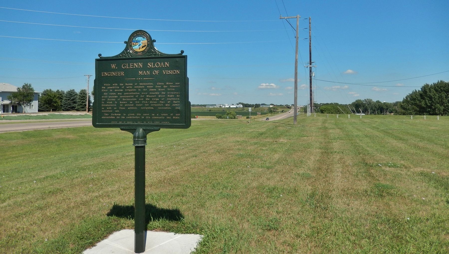 W. Glenn Sloan Marker (<i>wide view; U.S. Highway 14 eastbound in background</i>) image. Click for full size.