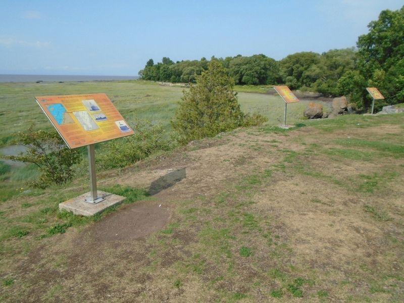 Historique des phares � la Traverse de Saint-Roch Marker image. Click for full size.