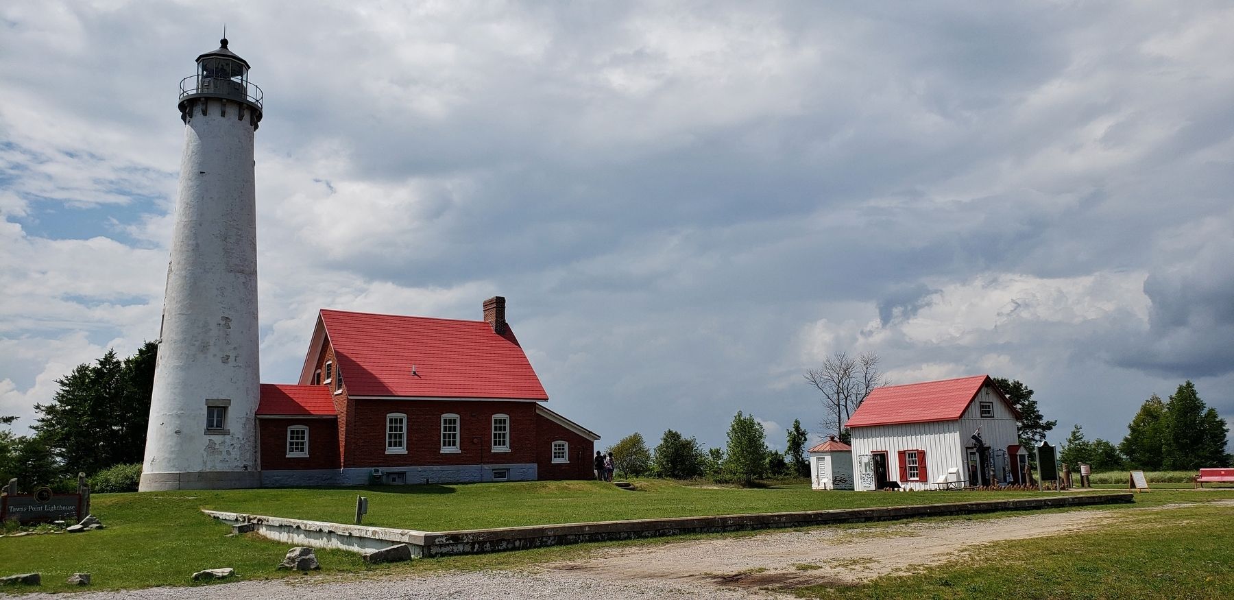 Tawas Lighthouse (<i>wide view</i>). Click for full size. Tawas Lighthouse (<i>wide view</i>) image. Click for full size.