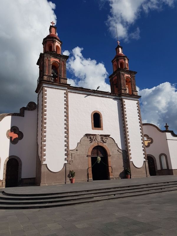 The temple built by Nicols Legorreta, the nearby Parish Church of San Antonio de Padua image. Click for full size.