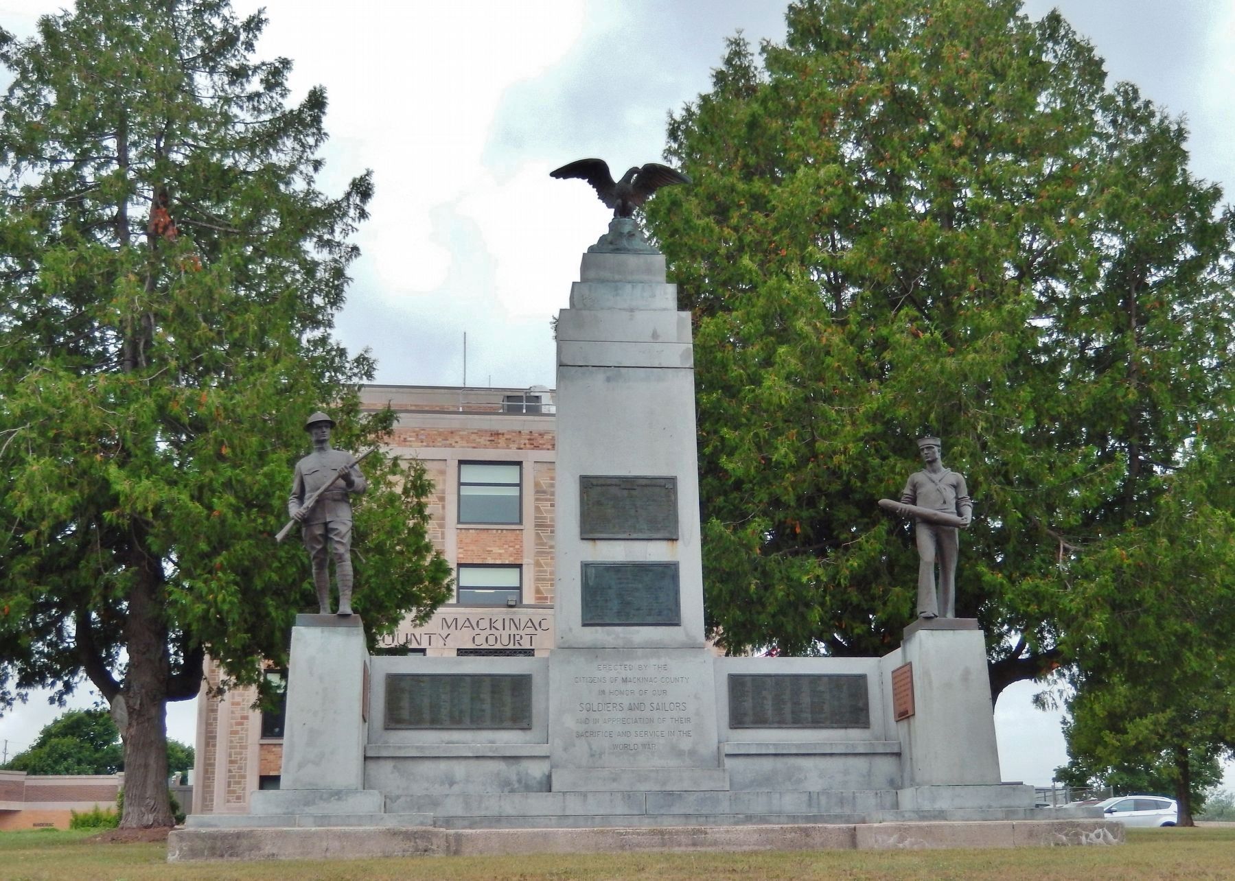 Mackinac County Soldiers & Sailors War Memorial (<i>Mackinac County Courthouse in background</i>) image. Click for full size.