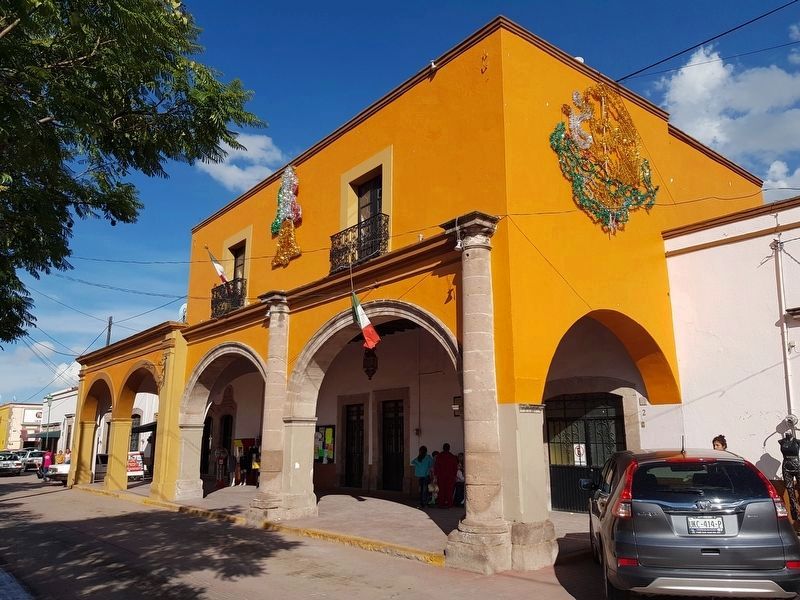 "Los Portales" mentioned in the marker text. Click for full size. "Los Portales" mentioned in the marker text image. Click for full size.