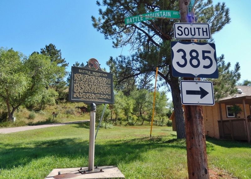 Battle Mountain Marker (<i>wide view from Battle Mountain Avenue</i>) image. Click for full size.