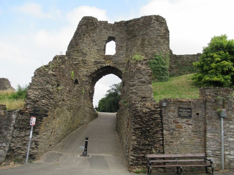 South Gatehouse from the Street. Click for full size. South Gatehouse from the Street image. Click for full size.