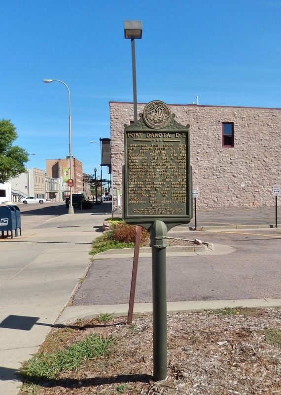 Fort Dakota, D.T. Marker (<i>tall view; looking north along Phillips Avenue</i>) image. Click for full size.