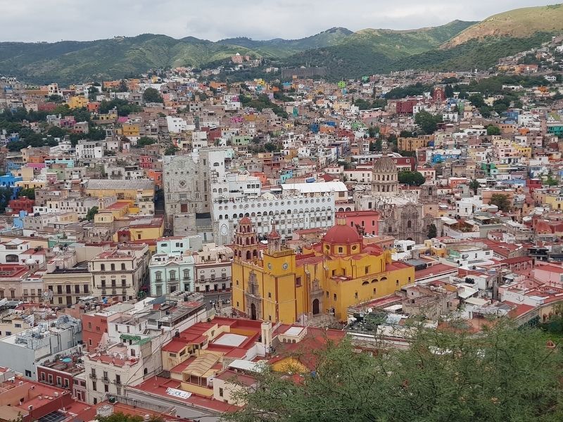 The Basilica of Our Lady of Guanajuato, seen from the statue of the P�pila. image. Click for full size.