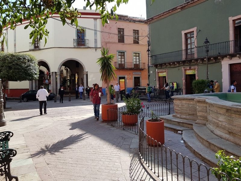 An additional view of the Plaza del Baratillo and Marker image. Click for full size.