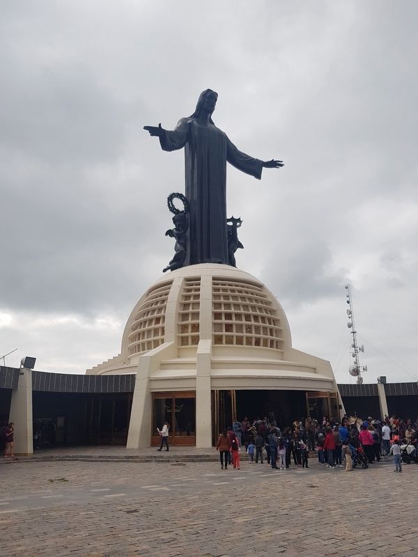 The statue of Christ the King at the Cerro de Cubilete image. Click for full size.