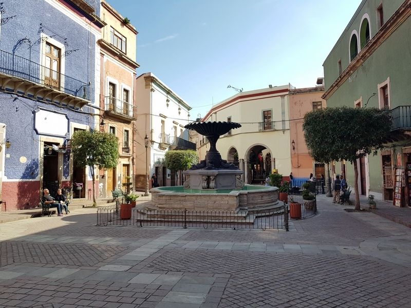 The Fountain of the Plaza del Baratillo and Marker image. Click for full size.