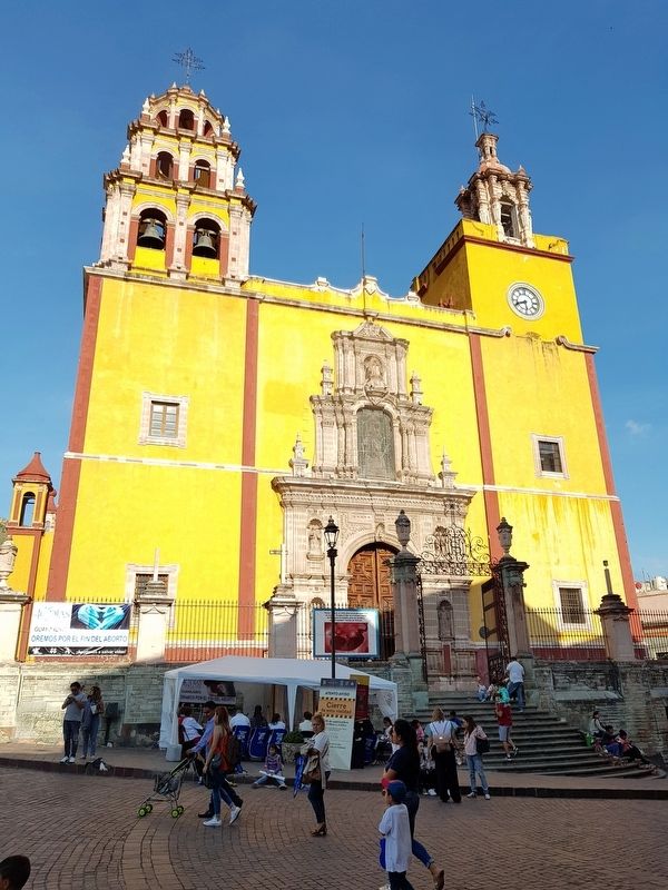 The Basilica of Guanajuato and Marker image. Click for full size.