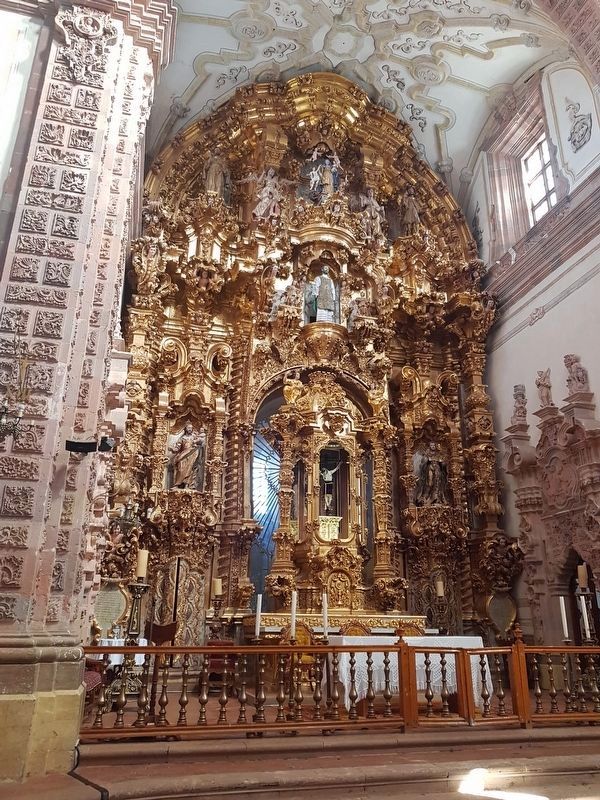 An additional view of the interior of the Church of San Cayetano de Valenciana image. Click for full size.