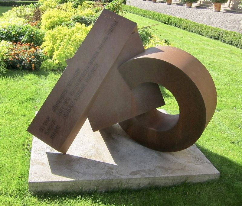 Historicher Gedenkpunkt / A Place for Historical Contemplation - Sculpture. Click for full size. Historicher Gedenkpunkt / A Place for Historical Contemplation - Sculpture image. Click for full size.