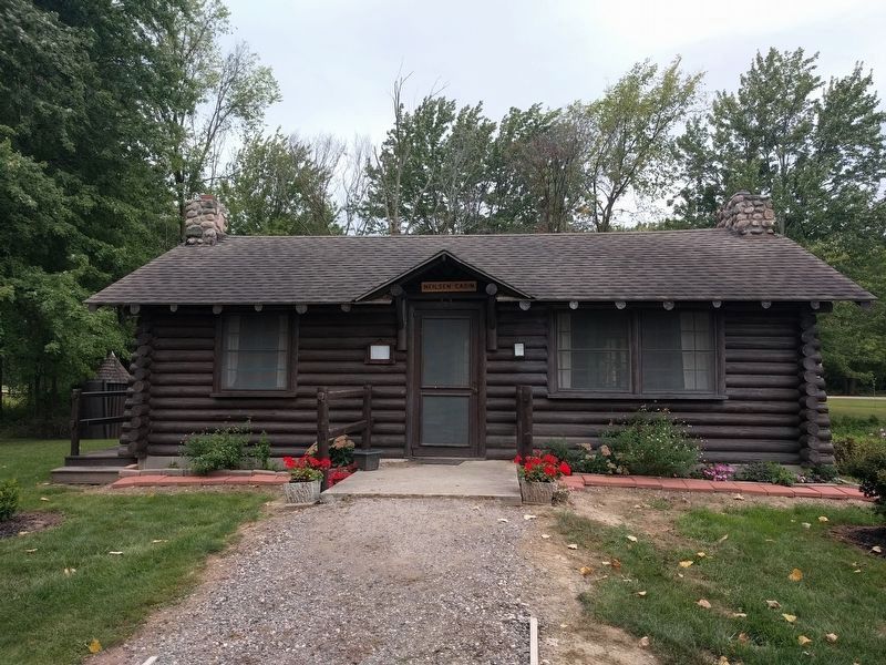 Neilsen Log Cabin and Marker image. Click for full size.