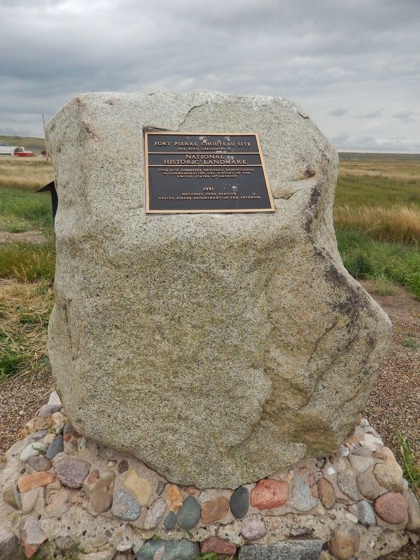 Fort Pierre Chouteau Site Marker (<i>tall view</i>) image. Click for more information.