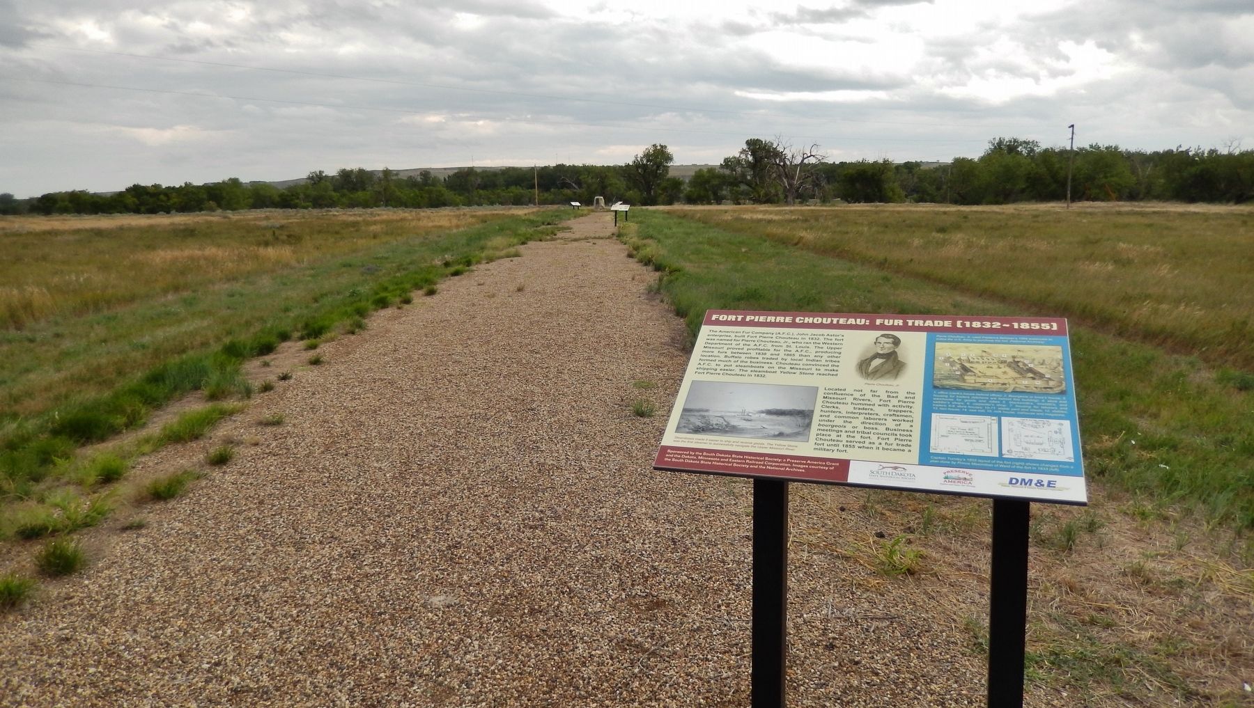 Fort Pierre Chouteau: Fur Trade (1832-1855) Marker (<i>wide view</i>). Click for full size. Fort Pierre Chouteau: Fur Trade (1832-1855) Marker (<i>wide view</i>) image. Click for full size.