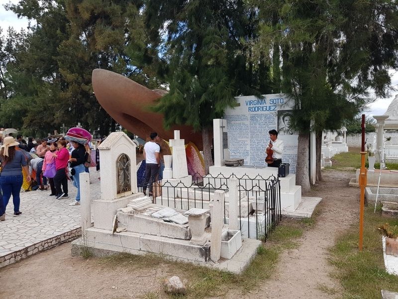 Virginia Soto Rodríguez Marker and grave image. Click for full size.