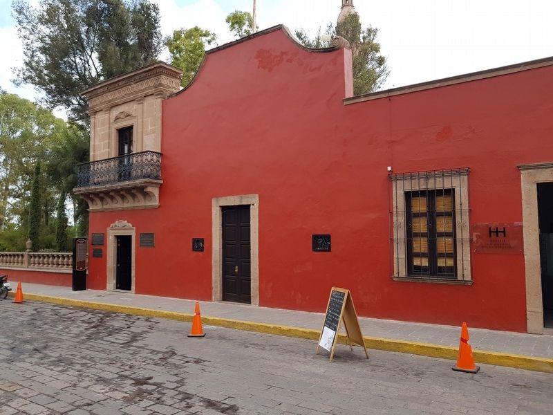 El Chapitel Marker. Click for full size. El Chapitel Marker image. Click for full size.