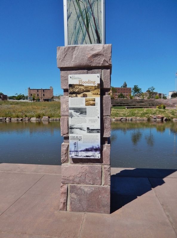 Flooding Marker (<i>tall view; Big Sioux River in background</i>) image. Click for full size.