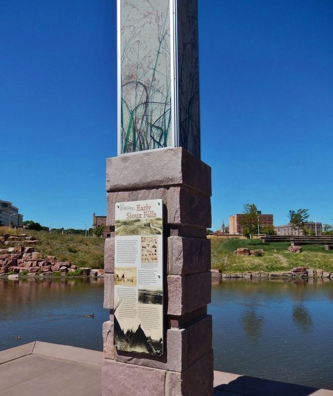 Early Sioux Falls Marker (<i>wide view; Big Sioux River in background</i>) image. Click for full size.