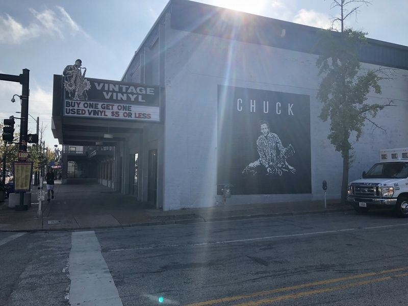 Mural of Chuck Berry on the west wall of nearby Vintage Vinyl image. Click for full size.