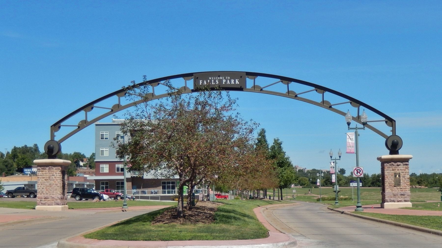 Welcome to Falls Park Arch (<i>marker visible on right arch support</i>). Click for full size. Welcome to Falls Park Arch (<i>marker visible on right arch support</i>) image. Click for full size.