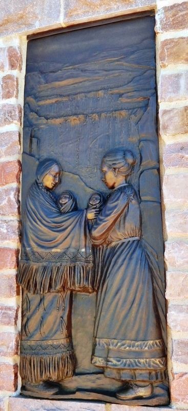 Native American Family Sculpture (<i>mounted near marker on east arch support pedestal</i>). Click for full size. Native American Family Sculpture (<i>mounted near marker on east arch support pedestal</i>) image. Click for full size.