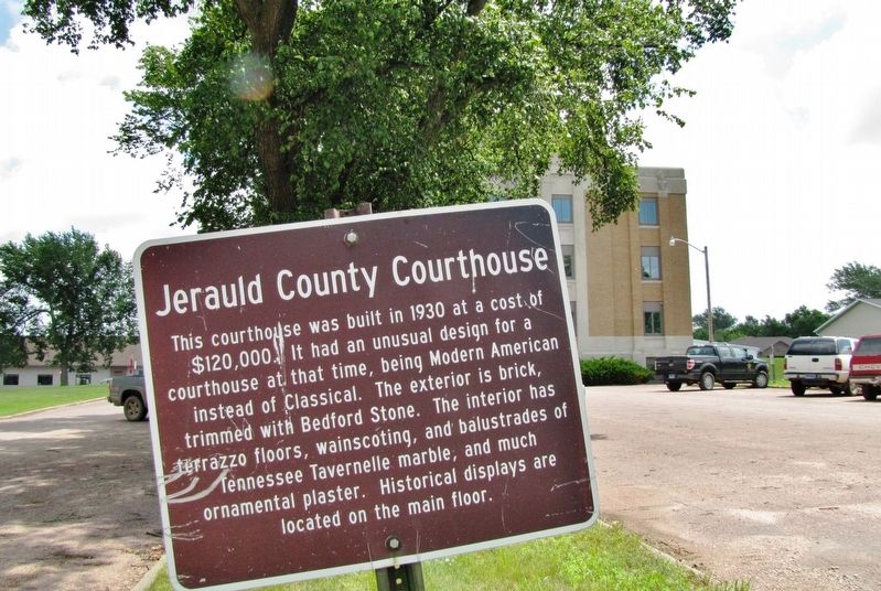 Jerauld County Courthouse Marker (<i>wide view; parking lot, courthouse west side in background</i>) image. Click for full size.