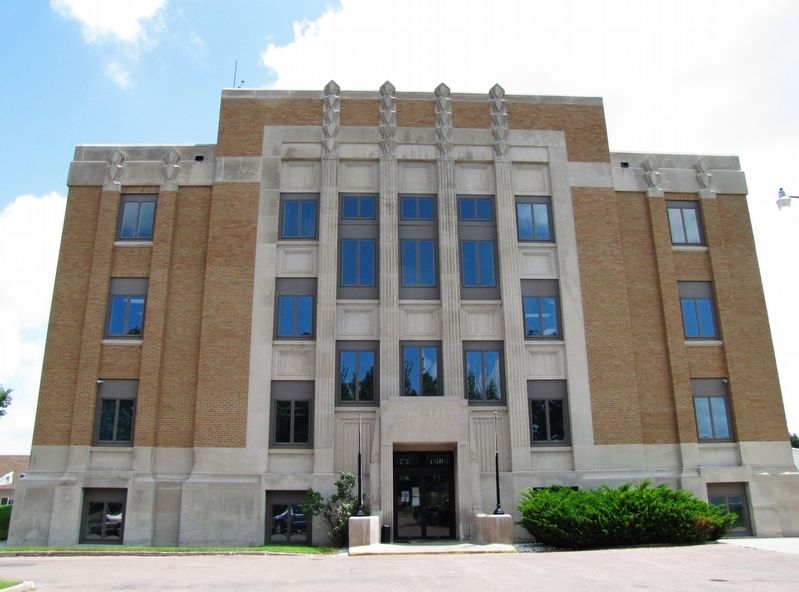 Jerauld County Courthouse (<i>west side; view from near marker</i>) image. Click for full size.