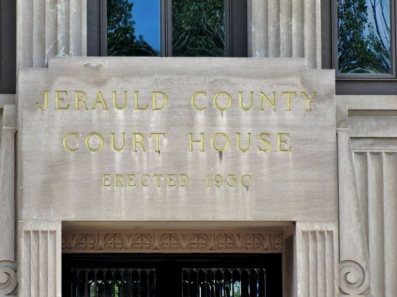 Jerauld County Courthouse (<i>entrance detail</i>) image. Click for full size.