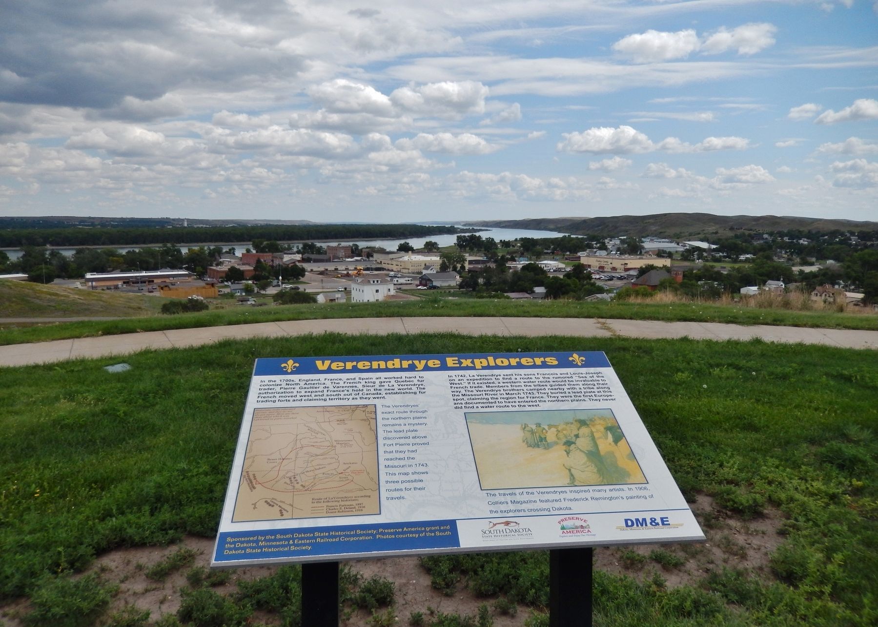 Verendrye Explorers Marker (<i>wide view; Fort Pierre & Missouri River in background</i>) image. Click for full size.
